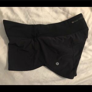 black lululemon shorts